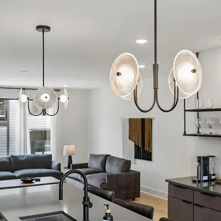 Holiday home Elegant Townhome Rooftop Hot Tub & Fireplace