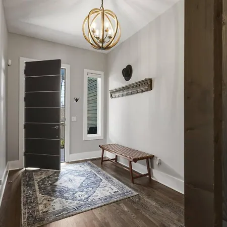 Germantown Stunner With A Skyline View Rooftop And Private Garage Holiday home *