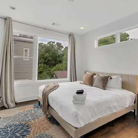 Stylish Townhome W Rooftop Views Near Broadway Holiday home Nashville