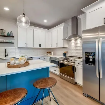 Three Luxury Townhomes Near Five Points Holiday home