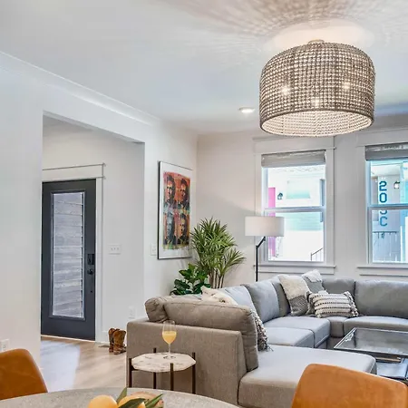 Modern Two Townhomes Close To Downtown Holiday home