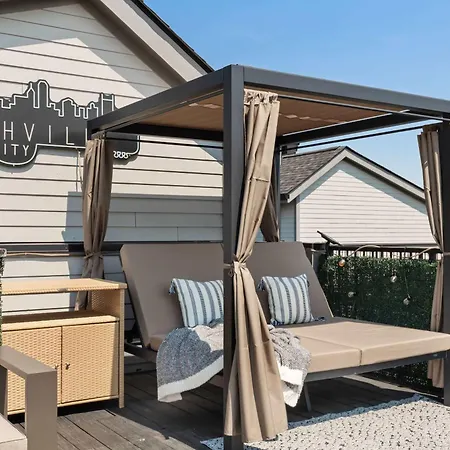 The Wild Rose House - Brand New - Skyline Views Holiday home *