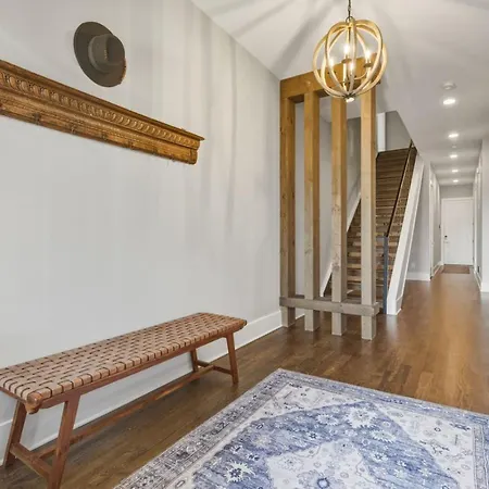 Germantown Stunner With A Skyline View Rooftop And Private Garage Holiday home Nashville