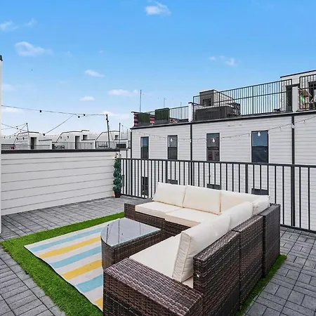 Holiday home Rooftop Rendezvous - Sleeps 12 Rooftop Near Dt *