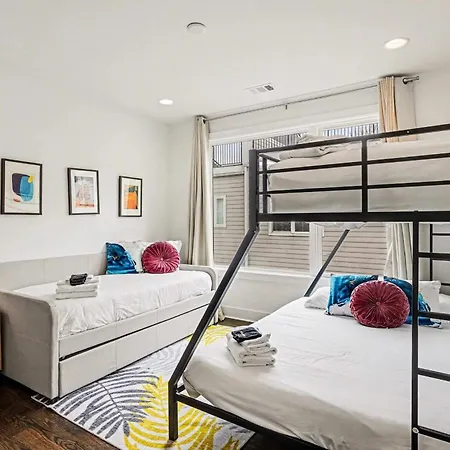 2 Stylish Townhomes W Rooftop Views Near Broadway Holiday home Nashville