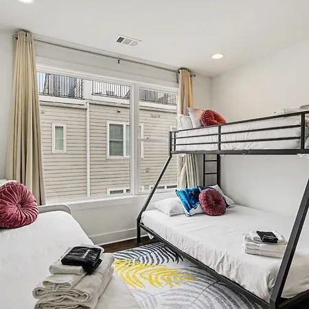 2 Trendy Townhomes W Rooftop Views Near Broadway Holiday home Nashville
