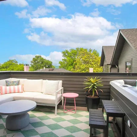 Bohemian Chic Hot Tub Sleeps 12 Holiday home Nashville