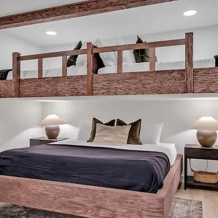 Holiday home Hyve-anthem-private Balconies-walk To Broadway