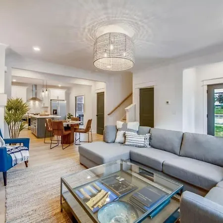 Three Luxury Townhomes Near Five Points Holiday home Nashville