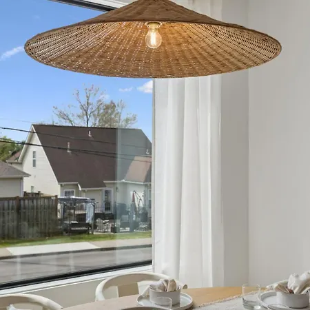 Modern Townhouse Rooftop Hot Tub & Fireplace Holiday home
