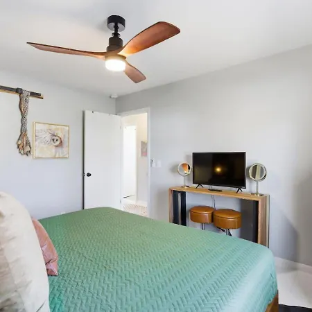 Amazing Backyard Only 2 Miles To Downtown With Sauna And Firepit Holiday home *