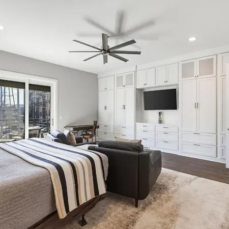 Germantown Stunner With A Skyline View Rooftop And Private Garage * Nashville