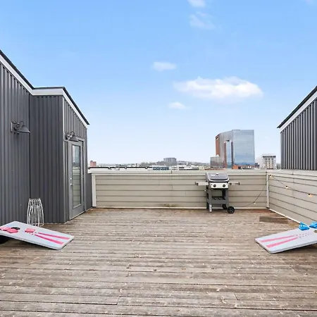 Stylish Townhome W Rooftop Views Near Broadway Holiday home Nashville