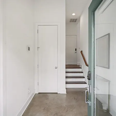 2 Modern Townhomes W Rooftop Views Near Broadway Holiday home Nashville