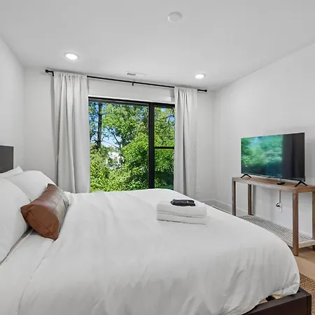 Luxury Townhouse With Exclusive Rooftop Hot Tub Holiday home Nashville