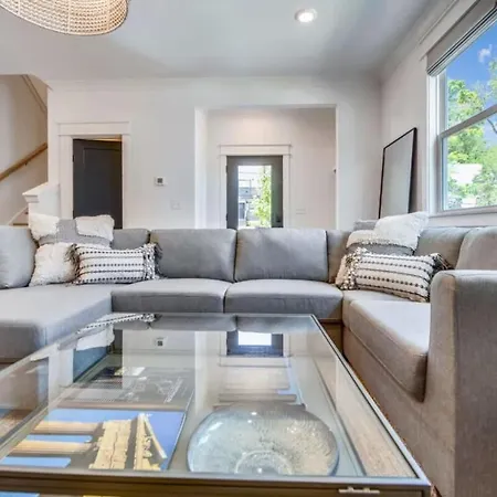 Three Luxury Townhomes Near Five Points Holiday home *