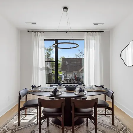 Trendy Townhouse Rooftop Hot Tub & Fireplace Nashville