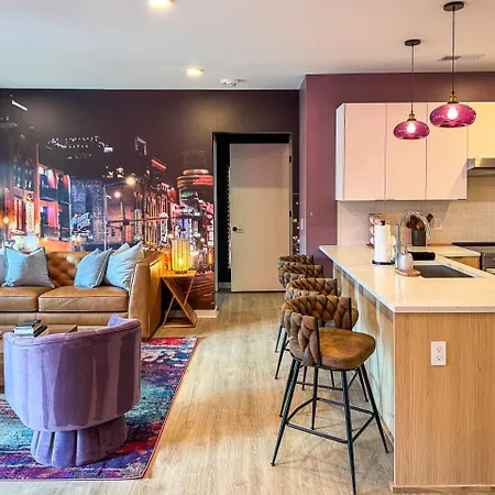 Walk To Broadway From The Hidden Gem With Pool Gym And Holiday home