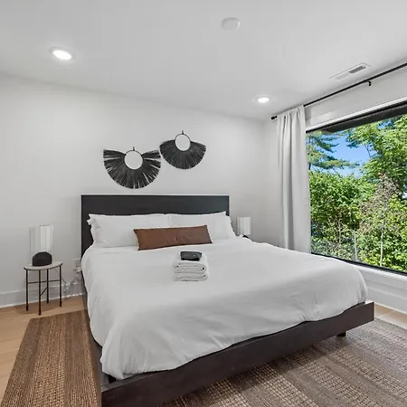 Holiday home Luxury Townhouse With Exclusive Rooftop Hot Tub