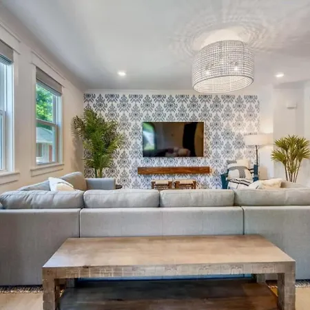 Holiday home Three Luxury Townhomes Near Five Points *