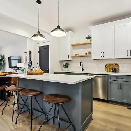 Two Beautiful Luxury Renovations Near Downtown *