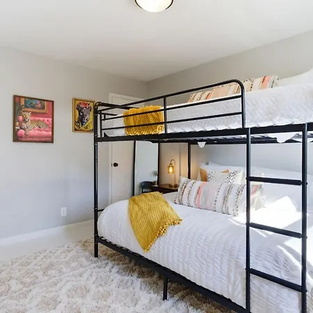 Amazing Backyard Only 2 Miles To Downtown With Sauna And Firepit * Nashville