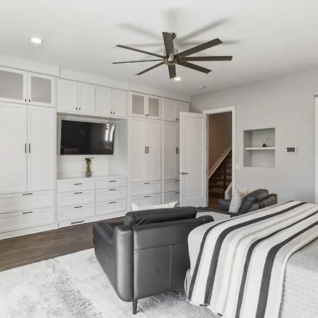 Germantown Stunner With A Skyline View Rooftop And Private Garage * Nashville