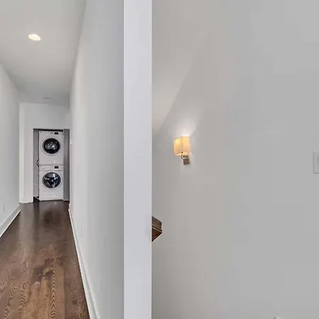 Trendy Townhome W Rooftop Views Near Broadway Holiday home Nashville