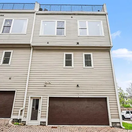 Chic Townhome X3 W Rooftop Views Near Broadway Holiday home *