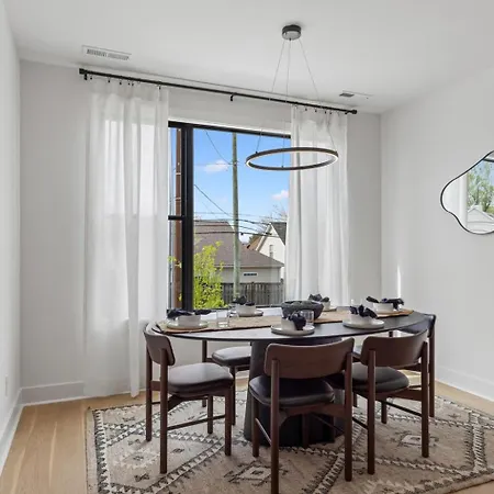 Elegant Townhome Rooftop Hot Tub & Fireplace Holiday home *