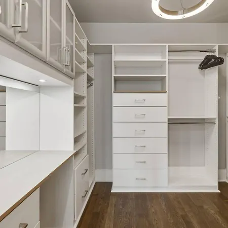 Germantown Stunner With A Skyline View Rooftop And Private Garage Holiday home Nashville
