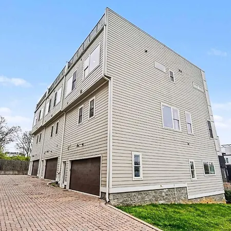 Chic Townhome X3 W Rooftop Views Near Broadway Holiday home