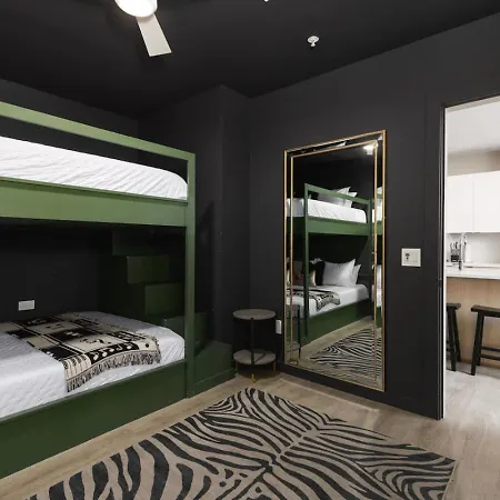 With Pool Balcony And Garage Walk To Downtown Broadway * Nashville