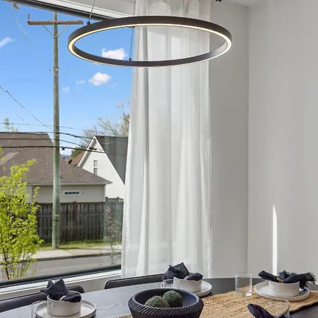Elegant Townhome Rooftop Hot Tub & Fireplace Holiday home *