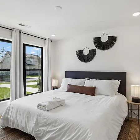 Trendy Townhouse Rooftop Hot Tub & Fireplace Nashville