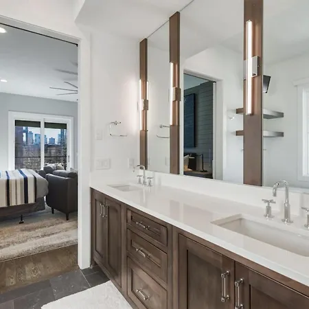 Holiday home Germantown Stunner With A Skyline View Rooftop And Private Garage