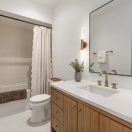 12 South With Rooftop Sauna And Wet Bar With 2 Car Garage Holiday home *