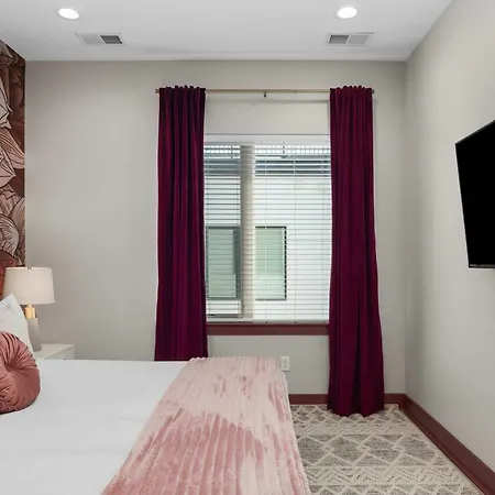 The Wild Rose House - Brand New - Skyline Views *