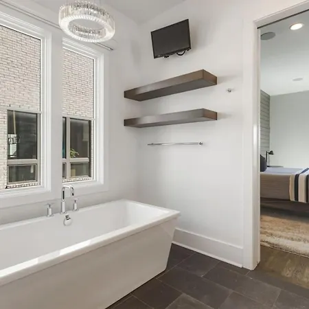 Germantown Stunner With A Skyline View Rooftop And Private Garage Holiday home Nashville