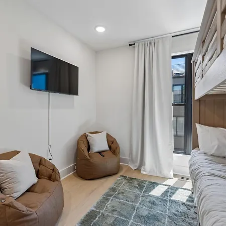 Luxury Townhouse With Exclusive Rooftop Hot Tub Holiday home