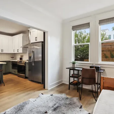 Holiday home Two Beautiful Luxury Renovations Near Downtown