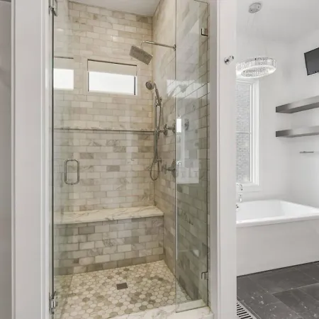 Germantown Stunner With A Skyline View Rooftop And Private Garage Holiday home