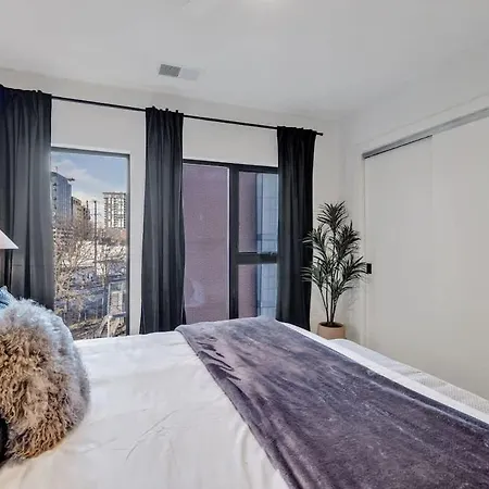 Holiday home Hyve-anthem-private Balconies-walk To Broadway