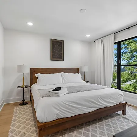 Luxury Townhouse With Exclusive Rooftop Hot Tub