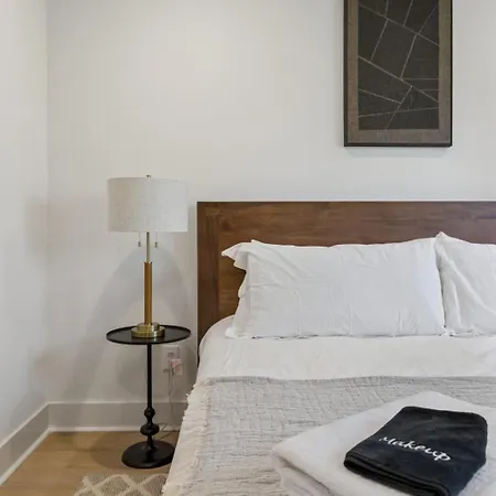 Holiday home Luxury Townhouse With Exclusive Rooftop Hot Tub
