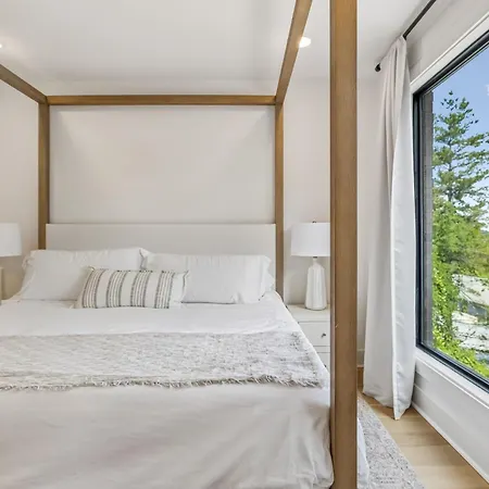 Holiday home Multi-level Retreat With Hot Tub And Rooftop Views *