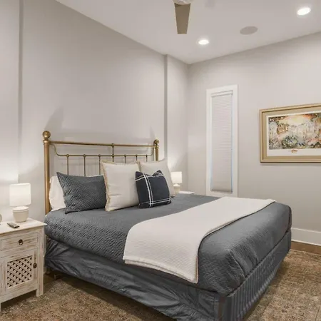 Holiday home Germantown Stunner With A Skyline View Rooftop And Private Garage