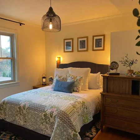 Charming In A Historic Quiet Haven Holiday home
