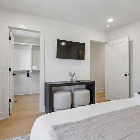 Holiday home Luxury Townhouse With Exclusive Rooftop Hot Tub *