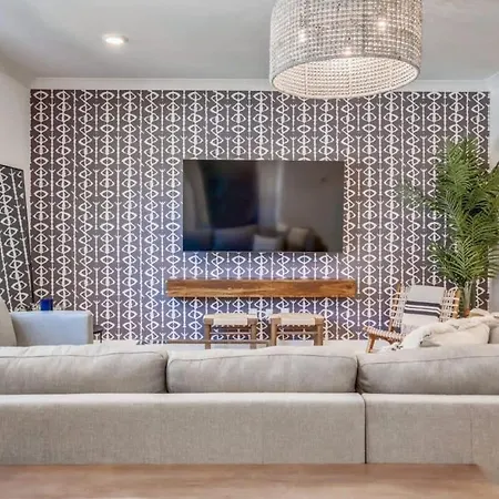 Three Luxury Townhomes Near Five Points Holiday home Nashville